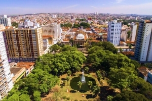 Fotos das cidades de São Paulo e Curitiba